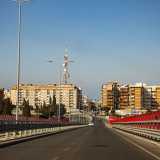 Per visitare il quartiere �scendiamo� dal ponte Adriatico, enorme struttura inaugurata nel 2016 per collegare il Sud e il Nord di Bari